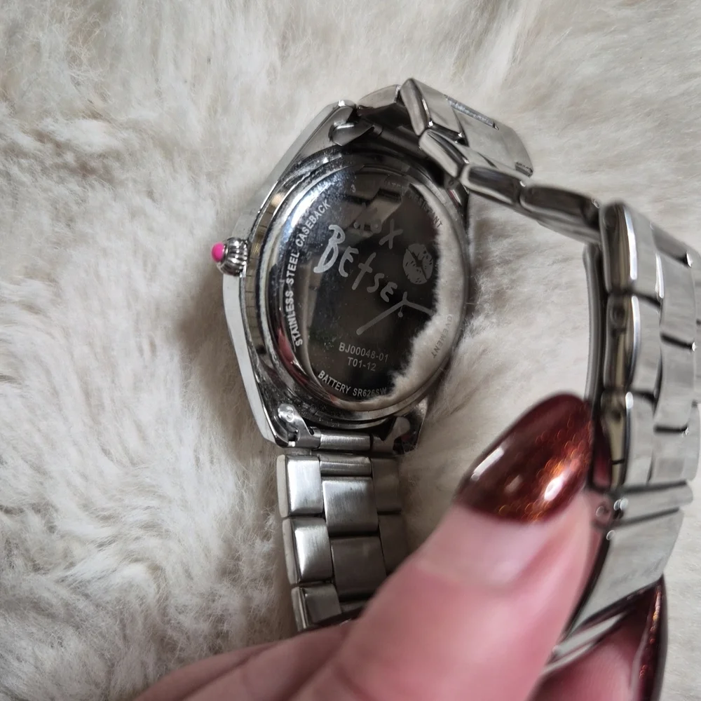 Betsey Johnson Watch Silver Tone Pink Heart Hand Streetwear Twee Girly Cute Y2K - Picture 5 of 13